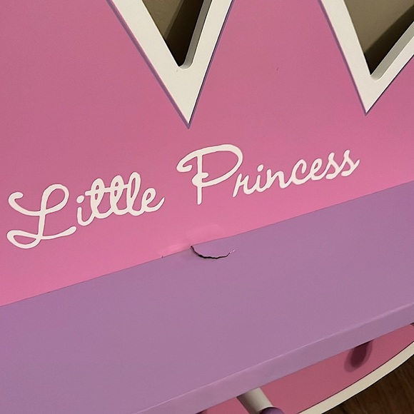 Princess Bedroom Accessories in Pink and White - Picture 15 of 16